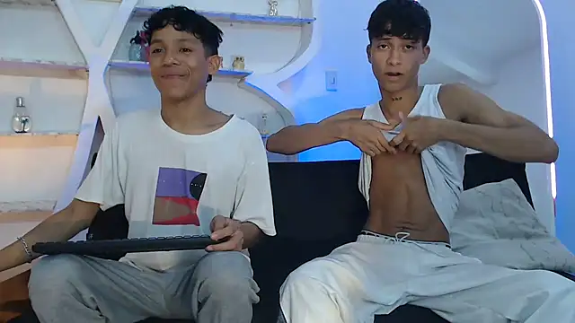 Snapshot of BEAUTY_BOYS1 chatting on September 27, 7:37 am BEAUTY BOYS1 online show from September 27, 7:37 am