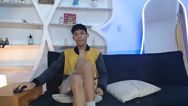 Snapshot of BEAUTY_BOYS1 chatting on October 10, 7:02 am BEAUTY BOYS1 online show from October 10, 7:02 am
