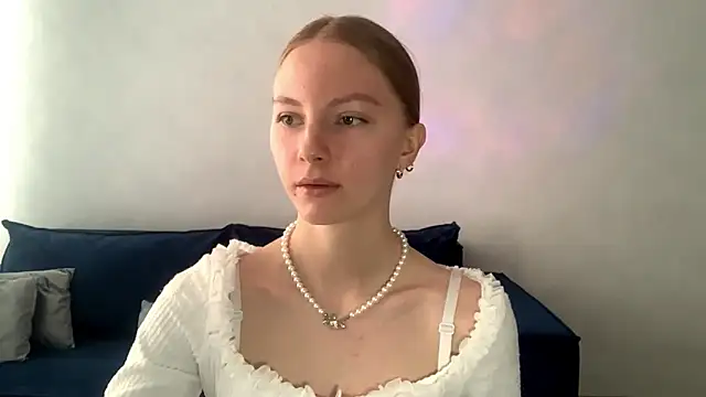 Snapshot of BrightAnnie chatting on September 11, 7:31 am BrightAnnie online show from September 11, 7:31 am