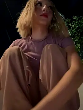 SweetBunnyGF online show from October 29, 11:29 pm