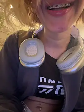 SweetBunnyGF online show from May 30, 2:20 am