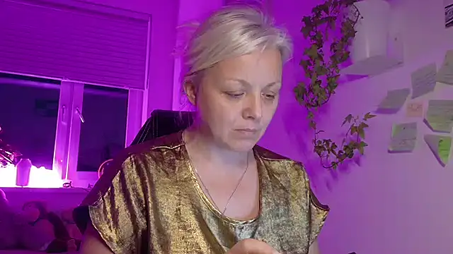 Linsy Kim online show from March 4, 5:30 pm