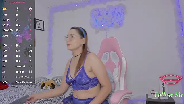 milfAaura online show from March 14, 6:03 am