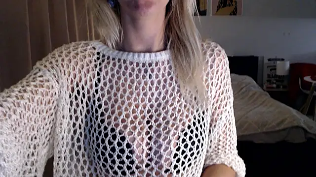 Snapshot of VivianCoke chatting on October 20, 3:59 pm VivianCoke online show from October 20, 3:59 pm