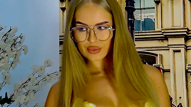 Snapshot of AubrieleRouj1 chatting on September 18, 3:10 pm AubrieleRouj1 online show from September 18, 3:10 pm