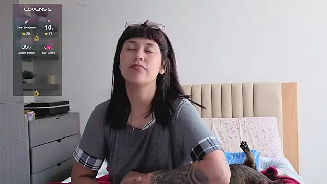 lena slaave online show from November 10, 5:30 pm