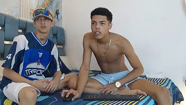 PRETTY FEM online show from January 9, 3:00 am