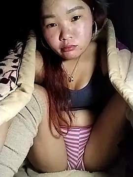 lylylove online show from February 18, 9:08 am