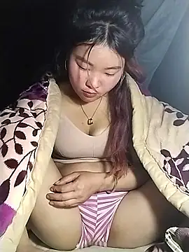 lylylove online show from February 10, 10:40 am