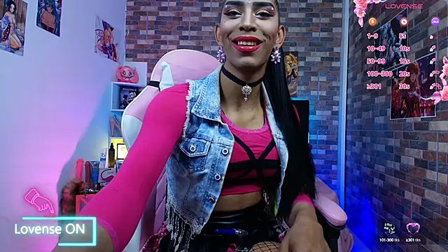 Snapshot of Starhott_ chatting on September 11, 2:56 am Starhott online show from September 11, 2:56 am