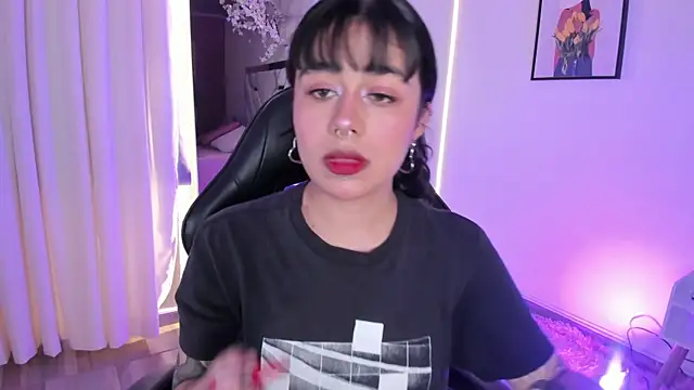 flower smith  online show from April 19, 1:33 pm