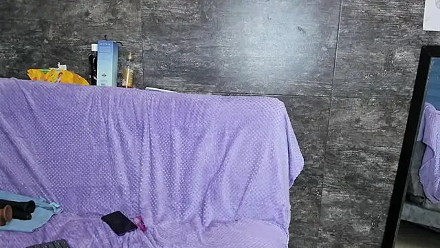 oriana olsen online show from February 6, 7:01 am