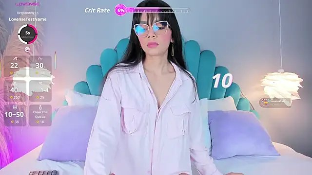 AlassiaHocthner online show from November 24, 11:45 am