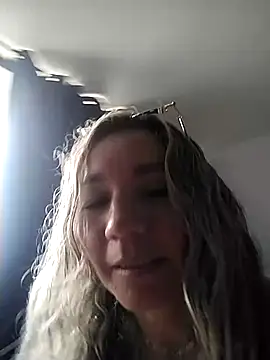 Snapshot of Ms_lunaRose chatting on October 11, 3:48 pm Ms lunaRose online show from October 11, 3:48 pm