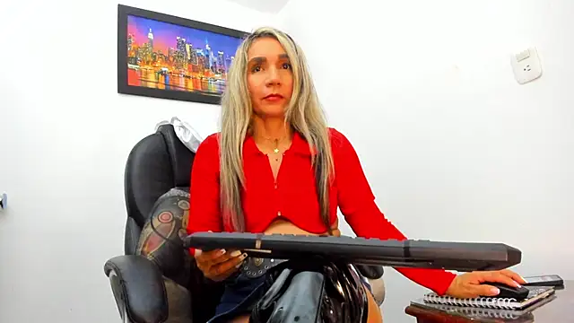 Snapshot of Ms_lunaRose chatting on September 15, 3:15 am Ms lunaRose online show from September 15, 3:15 am