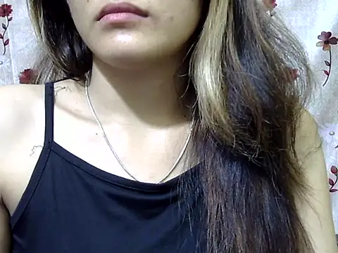 Snapshot of Amira90 chatting on October 10, 9:25 am Amira90 online show from October 10, 9:25 am