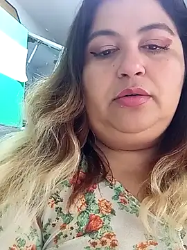 Snapshot of curvy_diva_ chatting on September 21, 12:04 pm curvy diva online show from September 21, 12:04 pm