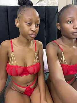 SexyPetitex25 online show from February 19, 9:46 pm