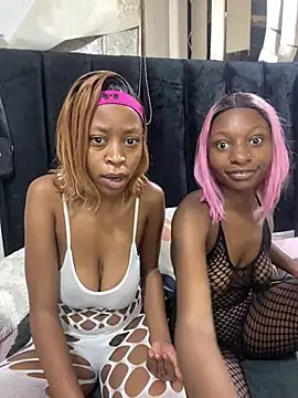 SexyPetitex25 online show from March 25, 8:12 pm