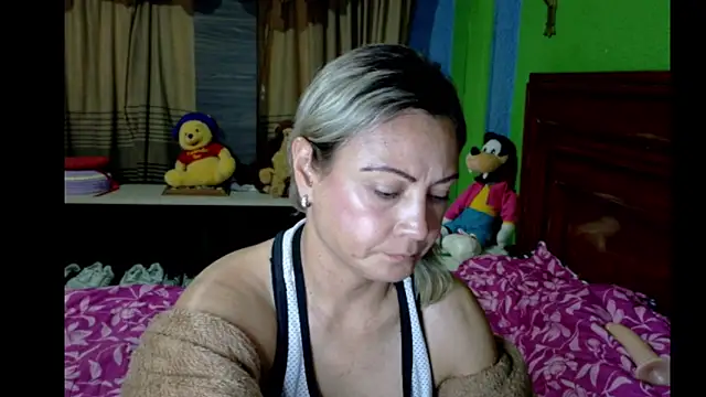  Charlize theron  online show from April 21, 1:42 am