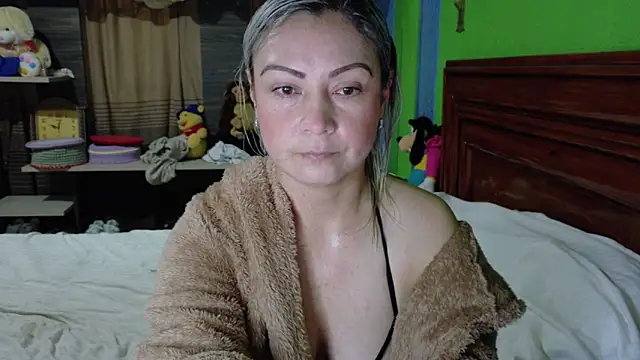  Charlize theron  online show from February 4, 8:50 am