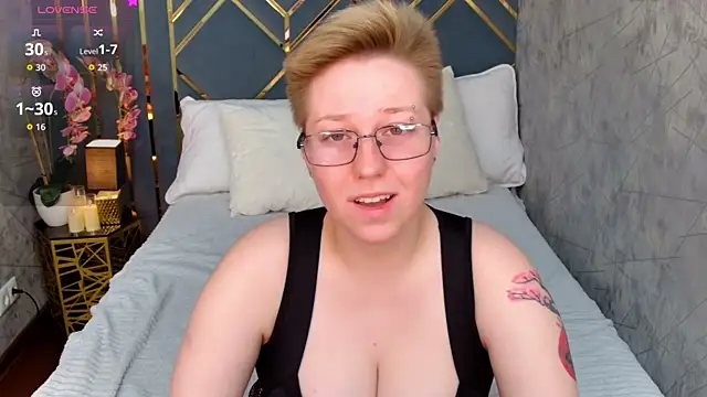 AlexandraGreen online show from October 18, 9:16 pm