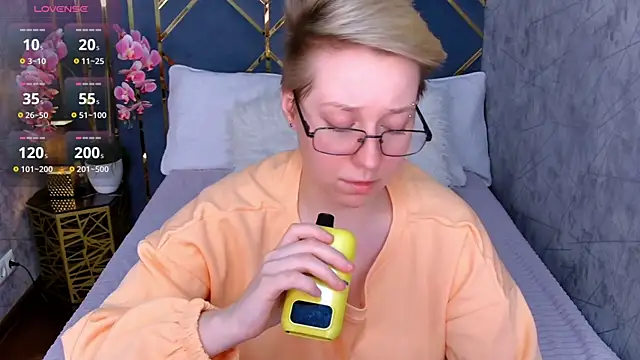 AlexandraGreen online show from March 2, 9:10 pm