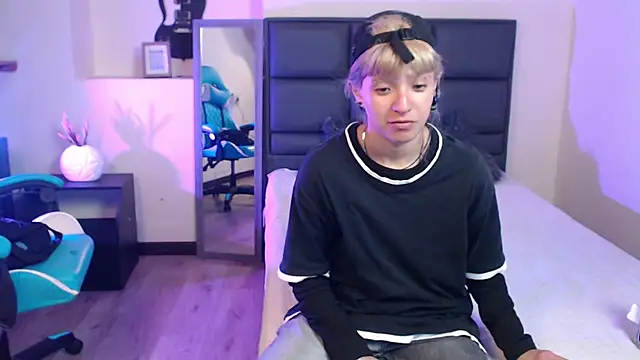 Amnesia  online show from November 11, 1:08 pm