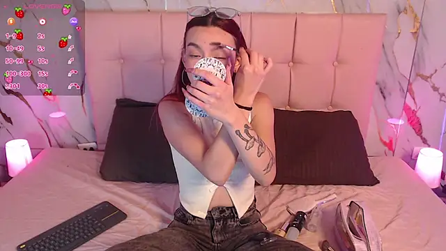 Red kytty6 online show from March 24, 4:07 am