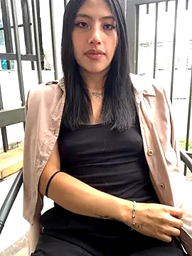 KloePink  online show from October 2, 2:33 pm