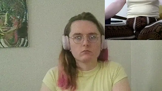Elliebell online show from February 8, 5:27 pm
