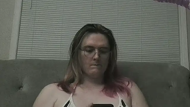 Elliebell online show from February 13, 3:19 am