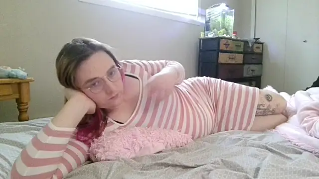 Elliebell online show from February 4, 3:26 pm