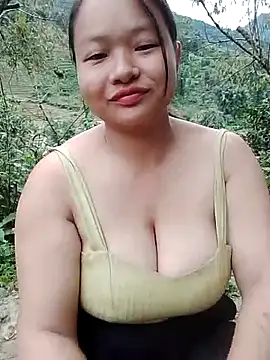 Snapshot of girl-babi chatting on September 24, 9:08 am girl-babi online show from September 24, 9:08 am