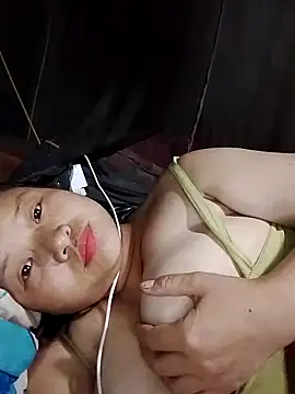 Snapshot of girl-babi chatting on October 4, 2:32 pm girl-babi online show from October 4, 2:32 pm