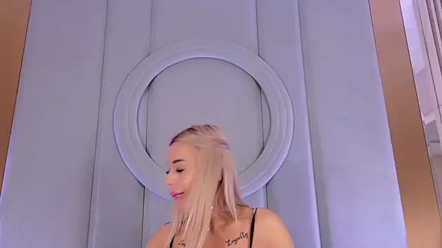 EliaDavis online show from January 9, 3:44 am