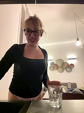 Snapshot of Morgan4515 chatting on October 12, 6:43 pm Morgan4515 online show from October 12, 6:43 pm