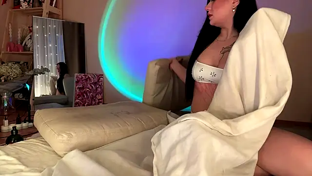 jennifersboooty online show from November 27, 1:25 pm