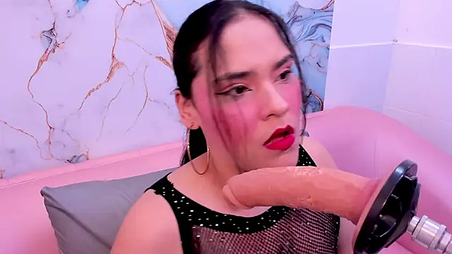 TIFFANY GLOW   online show from November 15, 9:27 pm