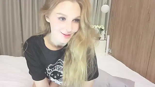 Snapshot of Brigitte_Bardot chatting on October 11, 4:50 am Brigitte Bardot online show from October 11, 4:50 am