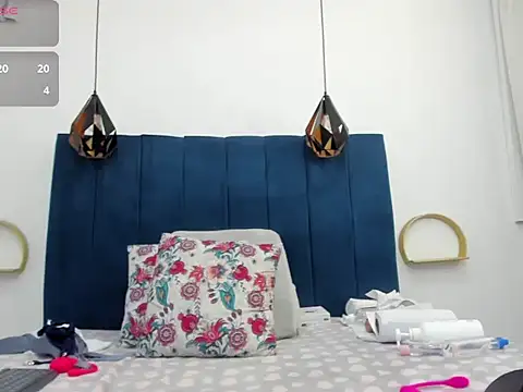 monalind220 online show from September 10, 4:07 pm