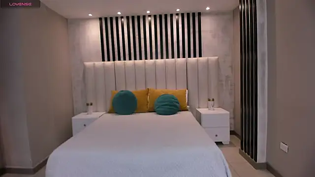 LeahNovac online show from October 15, 11:35 am