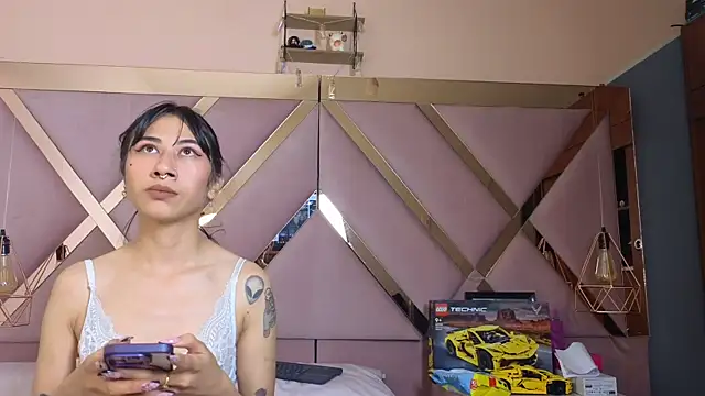 Sophia moo  online show from November 7, 4:40 am