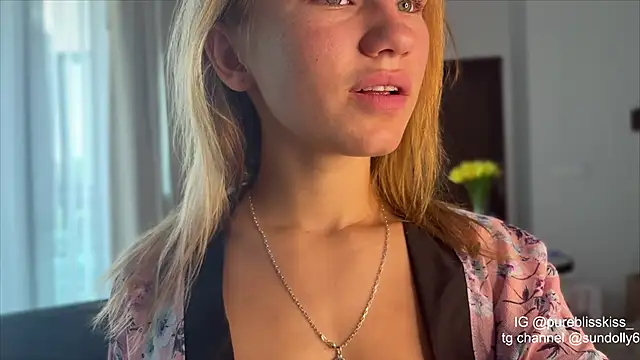 lxsundollyxl online show from April 14, 5:07 am