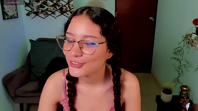 Krysten Riter online show from November 28, 3:26 pm