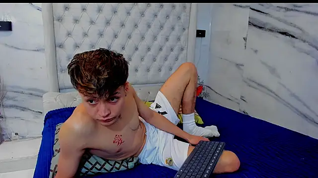 Ari and Storm online show from November 29, 3:38 pm