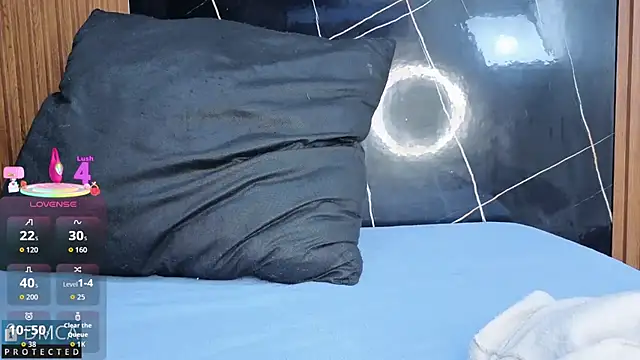 Kiara Zahiri   online show from October 27, 11:06 am