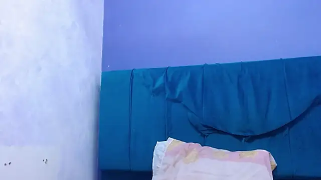 andrealopezcm101 online show from April 2, 8:39 pm