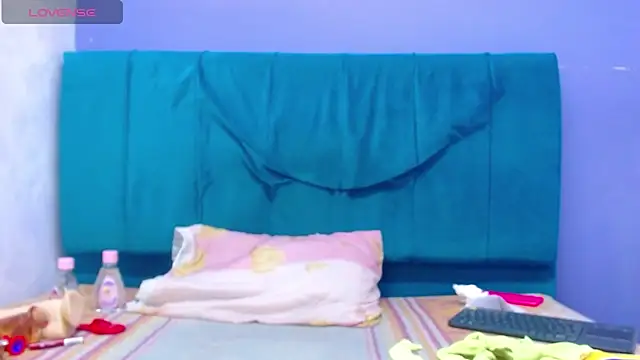 andrealopezcm101 online show from April 17, 12:24 am