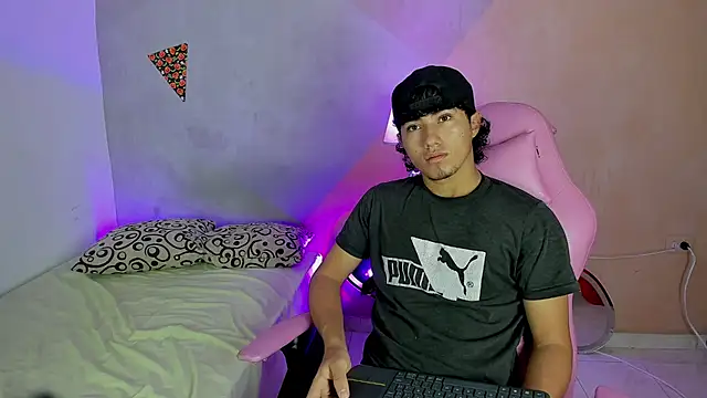 Laura and Kevin online show from November 20, 3:13 pm